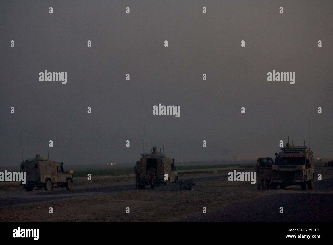 Members of the 1st Battalion Devonshire and Dorset Light Infantry on patrol near Basra, Southern Iraq. Stock Photo