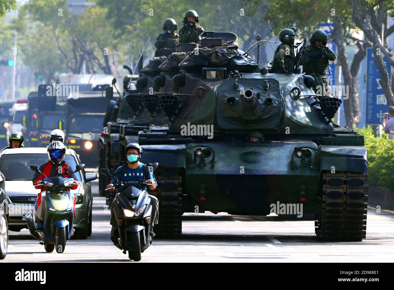 Tanks On The Street High Resolution Stock Photography And Images Alamy Tanks On The Street High Resolution Stock Photography And Images Alamy