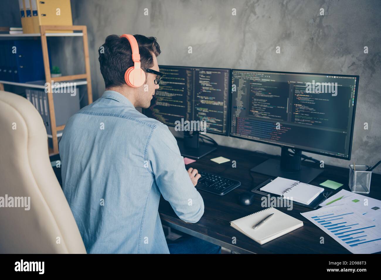 Sql programmer hi-res stock photography and images - Alamy