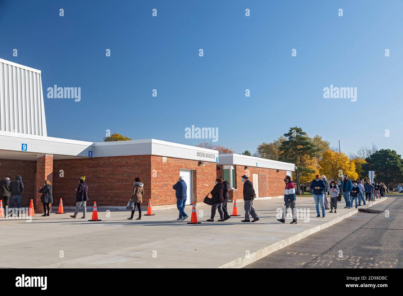 Sterling Heights, United States. 03rd Nov, 2020. Sterling Heights, Michigan - People stand in line waiting to vote at Grissom Middle School in Macomb County during the 2020 presidential election. Credit: Jim West/Alamy Live News Stock Photo