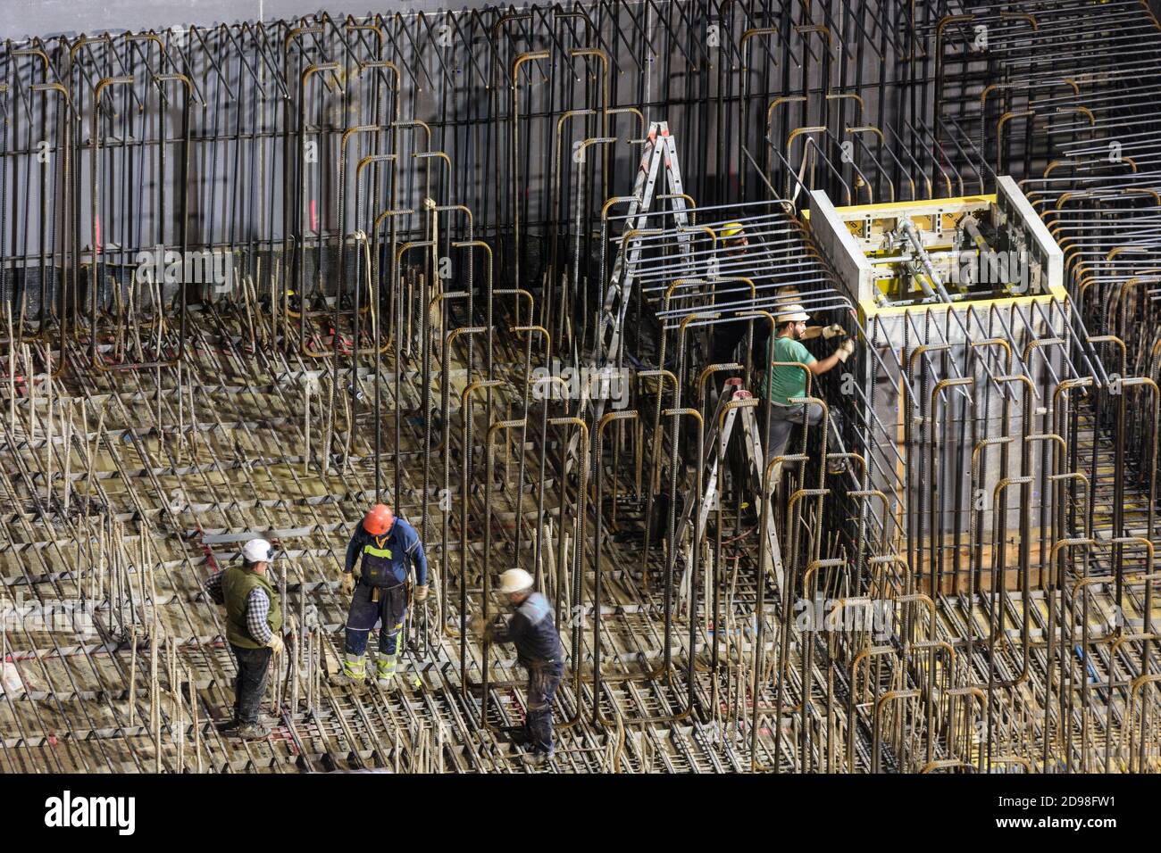 Wien, Vienna: construction site pit, install reinforcement braiding, project 'Danube Flats', 22. Donaustadt, Wien, Austria Stock Photo