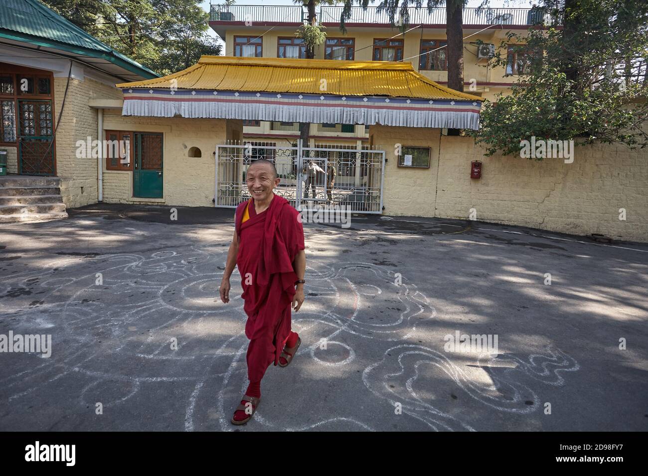 Dharamsala, India July 2009. A Tibetan monk passes in front of the Dalai  Lama's house in Mcleod Ganj, the little Lhasa Stock Photo - Alamy