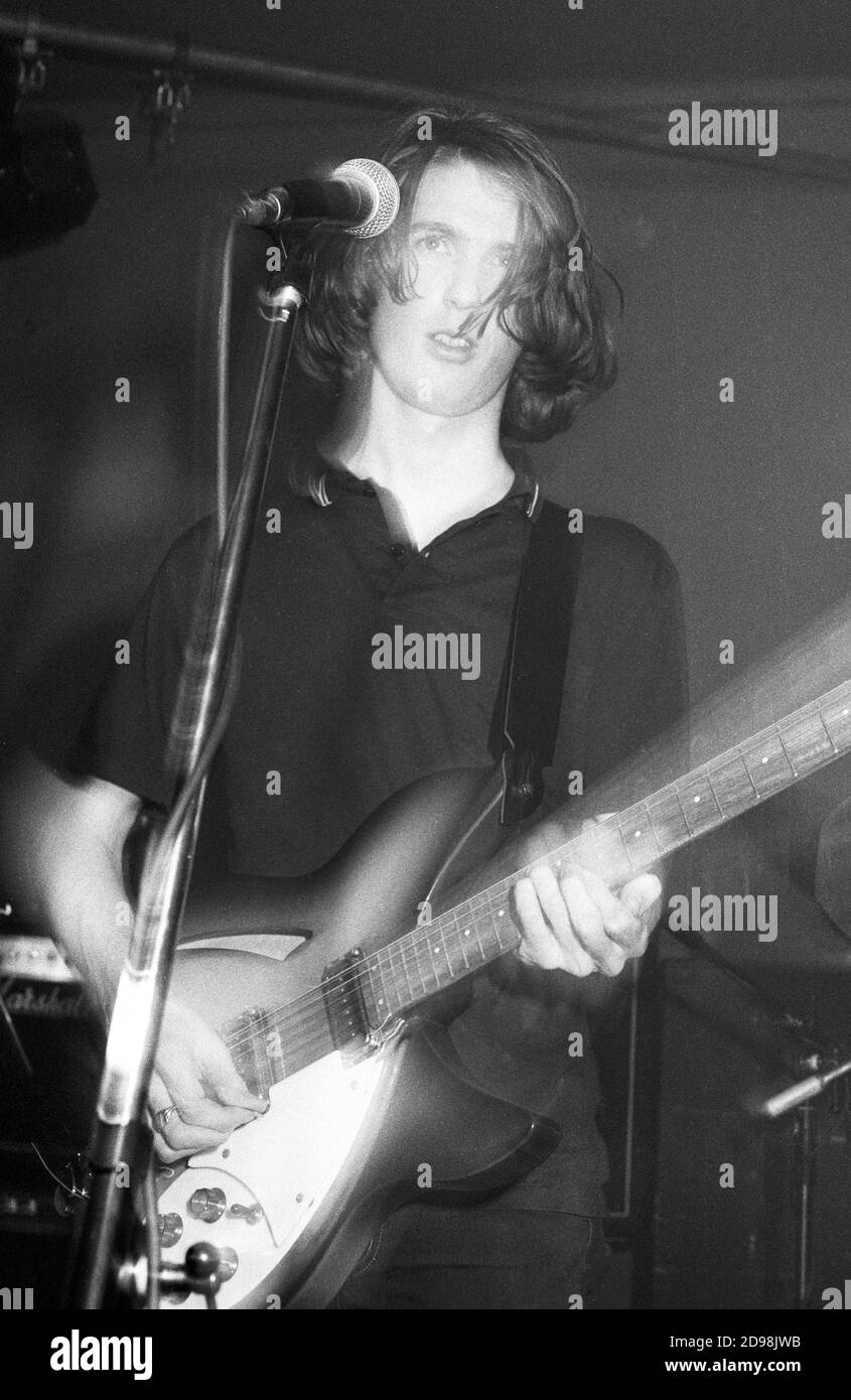 Andrew Sherriff of shoegazing/alternative rock group Chapterhouse, on stage at The Wellhead Inn, Wendover, UK, in 1991. Stock Photo