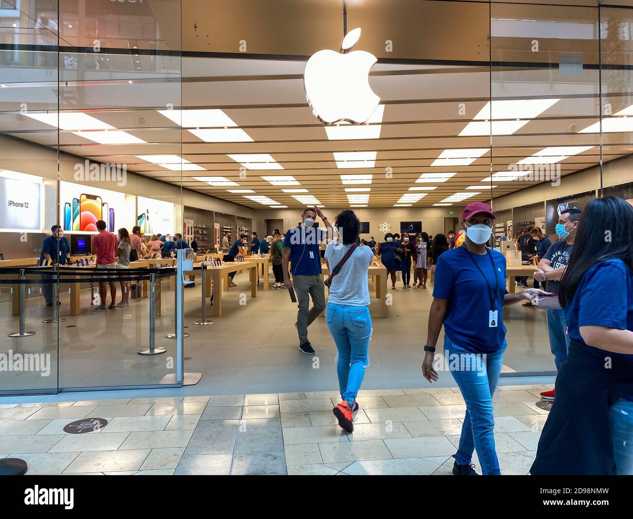 Orlando, FL/USA - 10/25/20: People waiting in line at the Apple retail store  to look at and possibly purchase the new iPhone 12 and 12 Pro smartphones  Stock Photo - Alamy