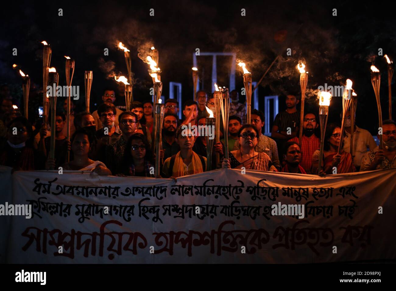 Dhaka, Dhaka, Bangladesh. 3rd Nov, 2020. Progressive organizations have taken out torch procession demanding justice for the burning of people in Lalmonirhat and the attack on the houses of the Hindu community in Muradnagar, Comilla, on charges of insulting religion during the COVID-19 pandemic on 3rd November, 2020. Credit: Md. Rakibul Hasan/ZUMA Wire/Alamy Live News Stock Photo