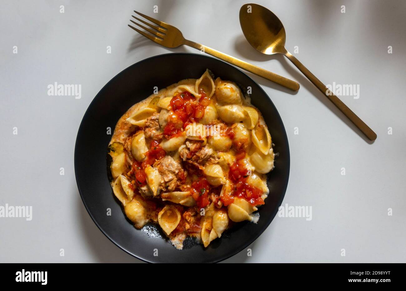 Pasta shells in a tuna melt with chopped tomatoes Stock Photo Alamy