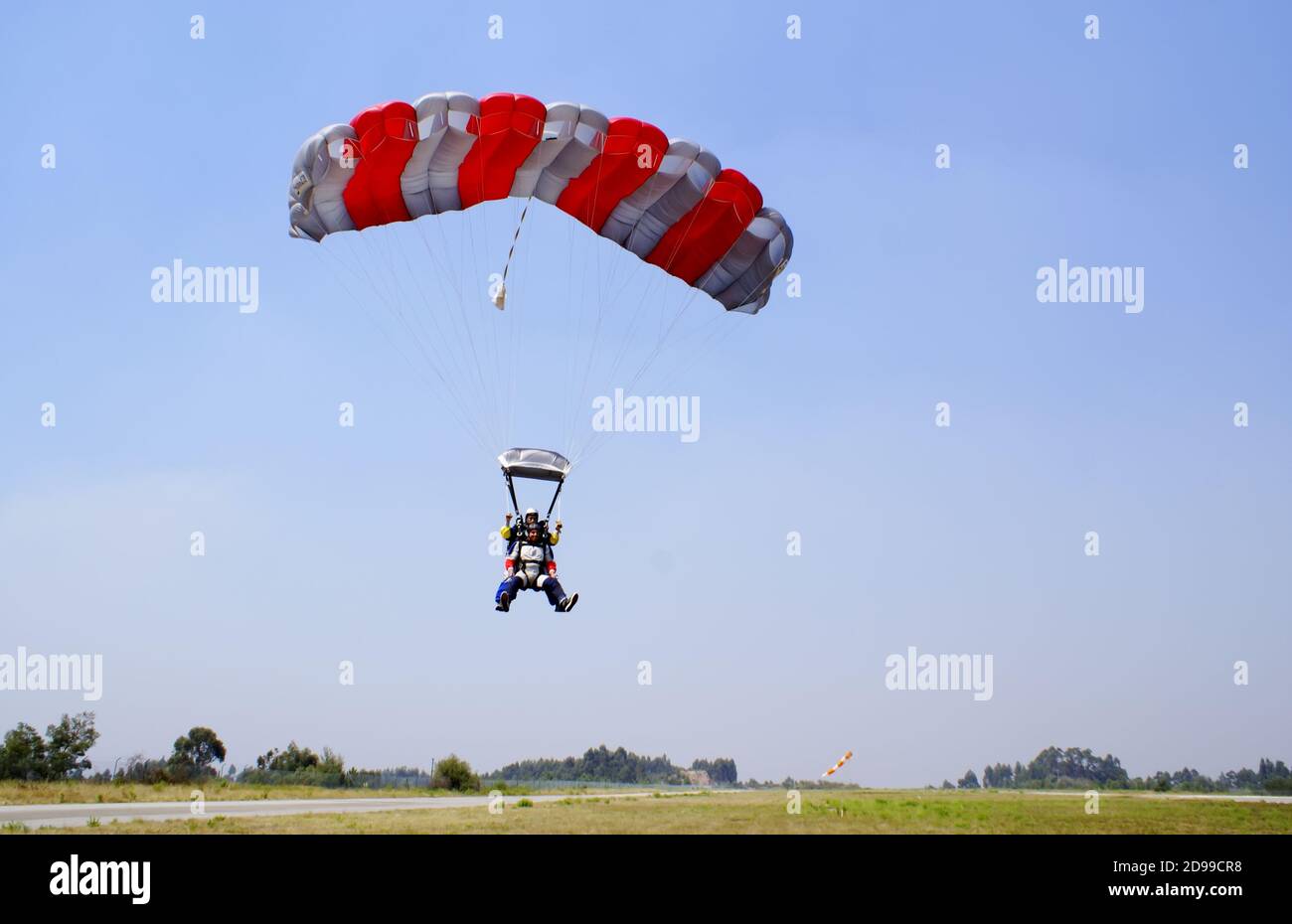 Parachute landing airplane hires stock photography and images Alamy