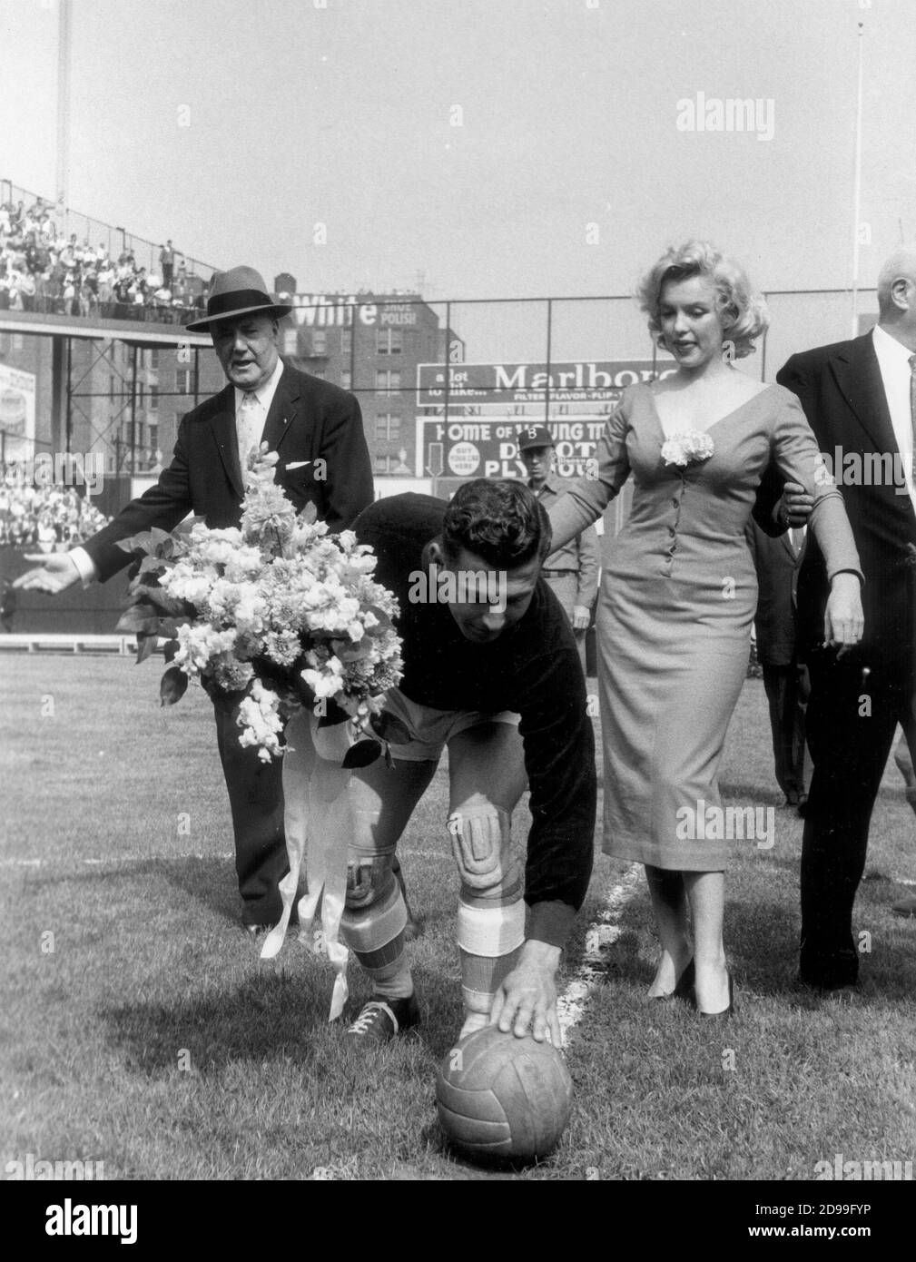 12 may  1957 , New York : The movie actress MARILYN  MONROE ( 1926 - 1962 ) opened an all-star soccer match  ( Israel - America   ) that took place at Ebbet Field Stadium  in Brooklyn . Marilyn was Jewis after the marriage with Arthur Miller the 29 june 1956 .  Marilyn kicks with such force that she sprains two toes , but stay to award the trophy to the victorious Israelis , who claim her as a mascot - CALCIO - STADIO -- CINEMA - MOVIE ---  Archivio GBB Stock Photo