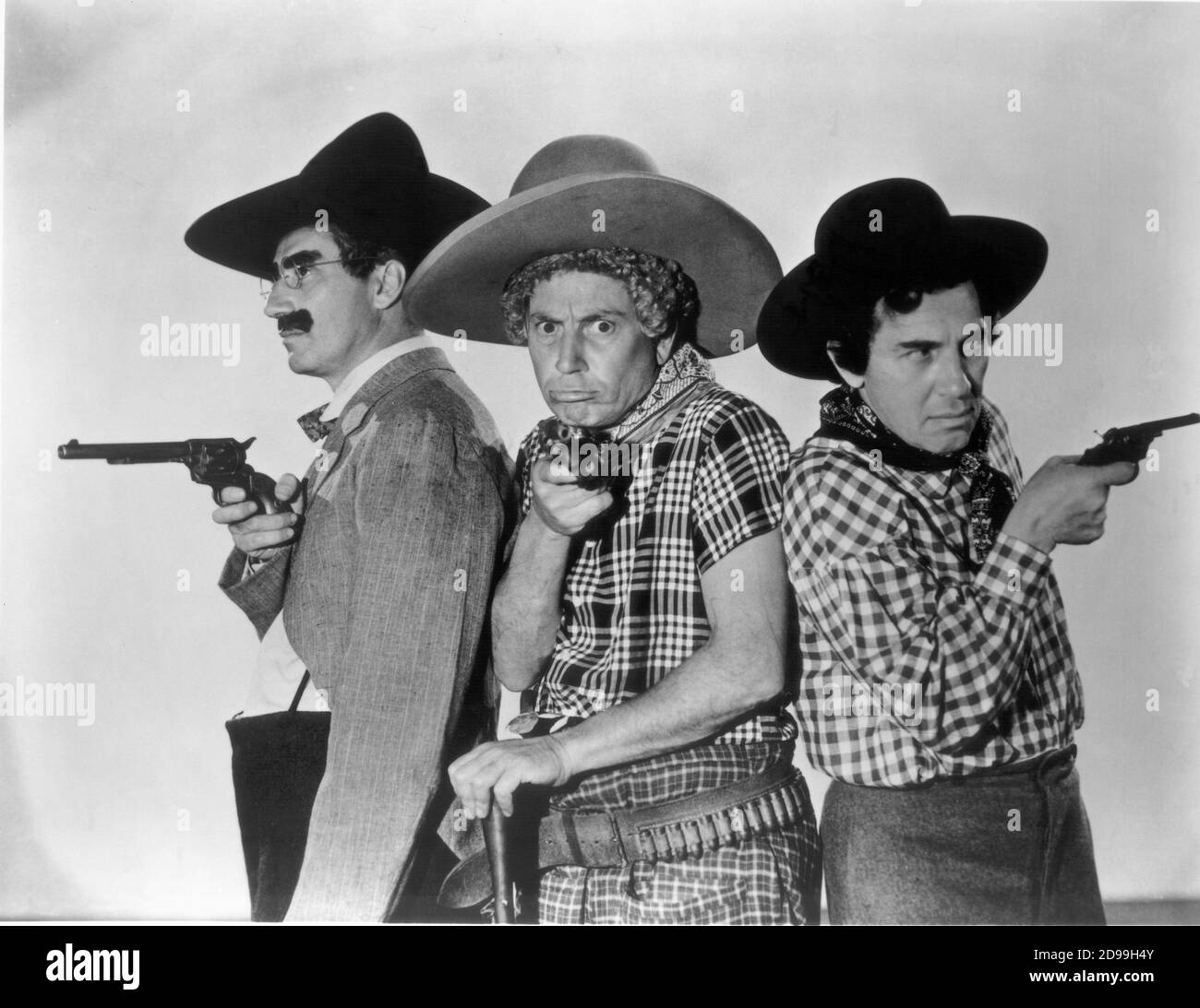 1940 , USA : The MARX  BROTHERS  : Harpo , Chico and Groucho  . Pubblicity still for movie GO WEST ( 1940 ) by Edward Buzzell- WESTERN - COWBOY - pistola - revolver ----   Archivio GBB Stock Photo