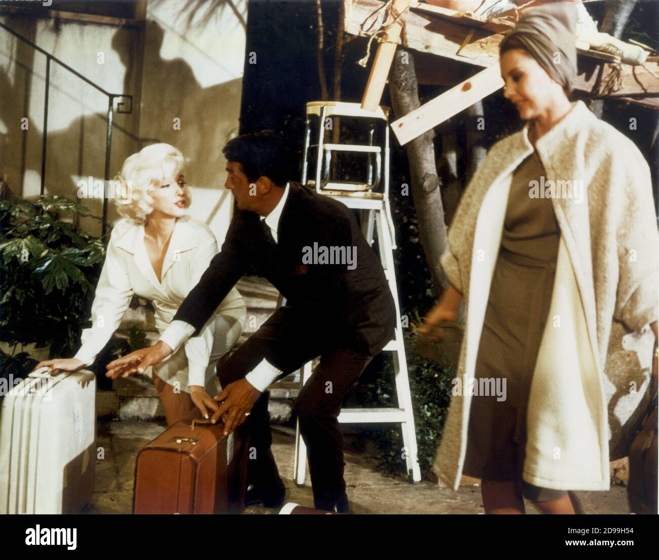 1962 , USA  :  The actors MARILYN  MONROE ( 1926 - 1962 )  , DEAN MARTIN  and   CYD  CHARISSE  in the unreleased  movie SOMETHING 'S GOT TO GIVE ( Qualcosa da dare ) by George Cukor - 20Th Century Fox  -- FILM - MOVIE - CINEMA ---   Archivio GBB Stock Photo