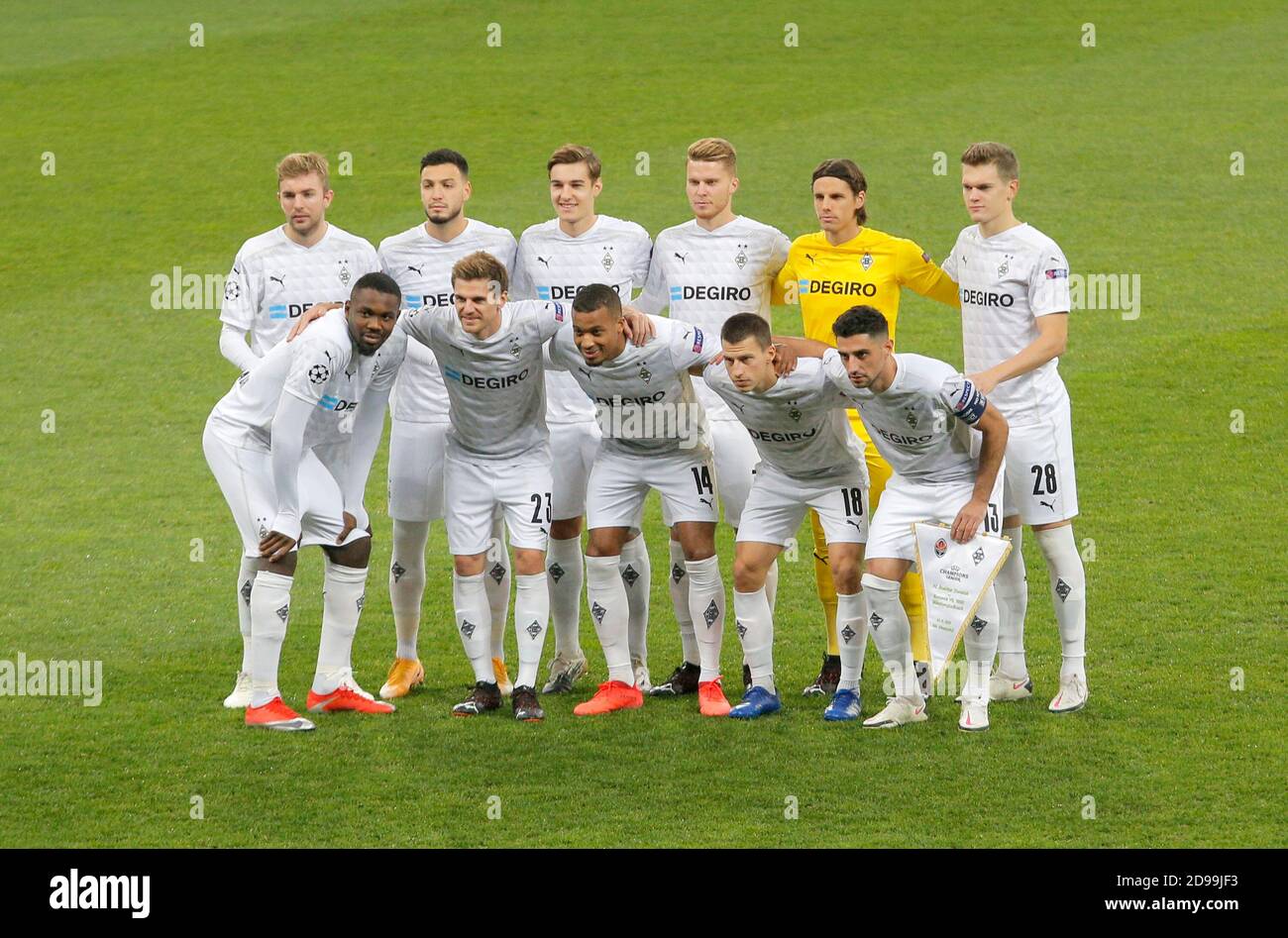 Players of Borussia Monchengladbach poses for photo before the UEFA Champions League group B football match between Shakhtar Donetsk and Borussia Monchengladbach at the Olimpiyskiy stadium.(Final score: Shakhtar Donetsk  0-6 borussia mönchengladbach) Stock Photo