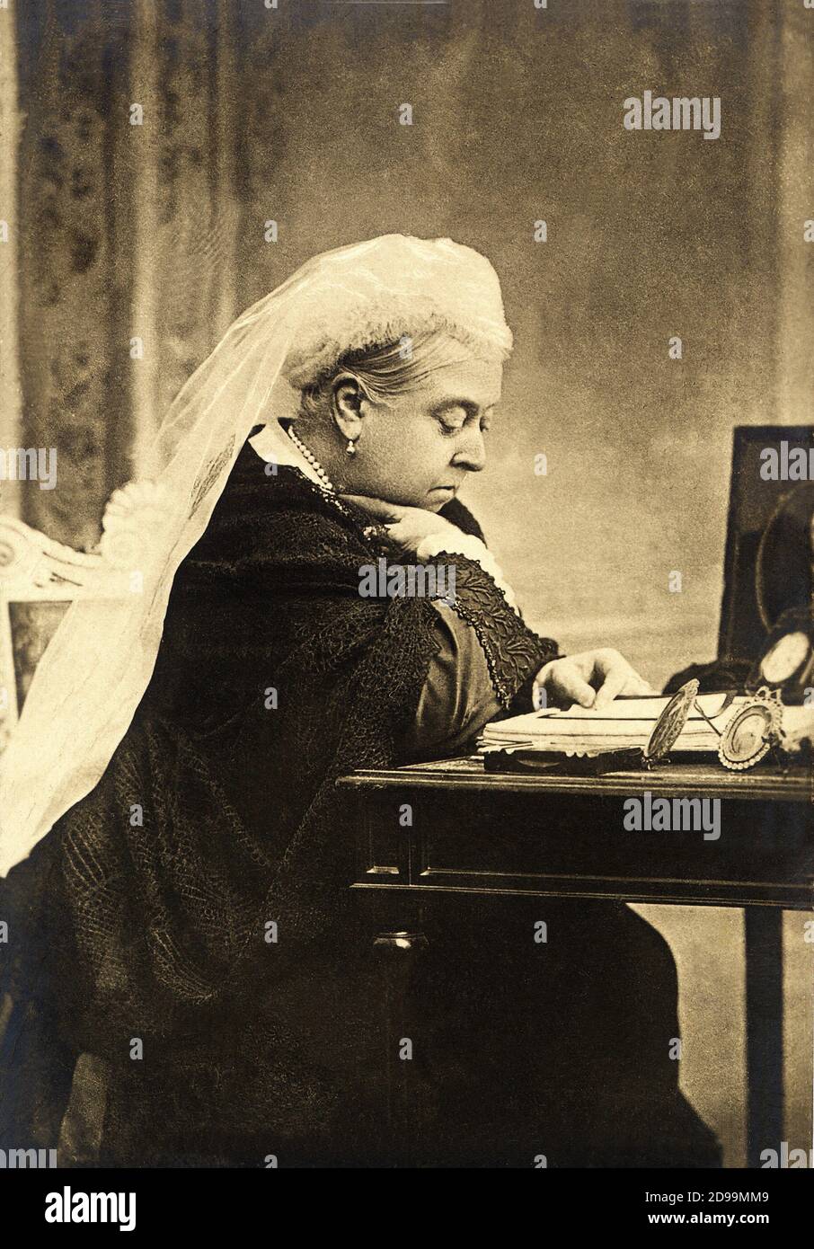 The Queen VICTORIA of ENGLAND ( London 1819 - Osborne 1901 ) , Empress of  U. K. - Regina Vittoria - perle - pearls - velo - veil - profilo - profile -