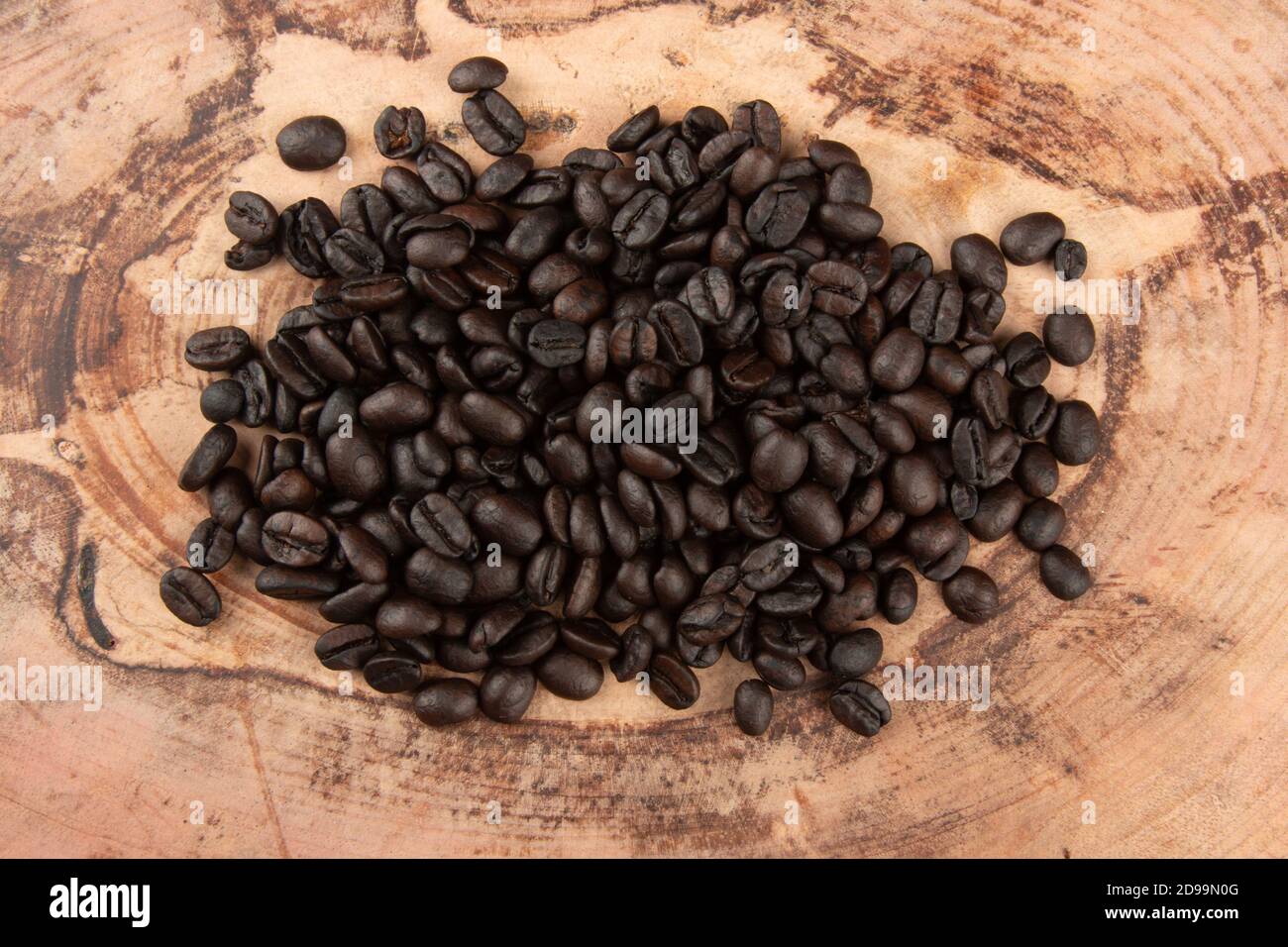 Roasted coffee beans. Detail view of the texture Stock Photo - Alamy