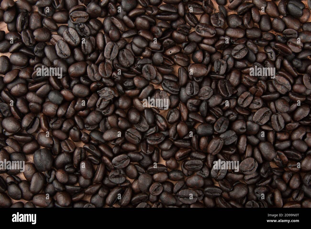 Roasted coffee beans. Detail view of the texture Stock Photo - Alamy