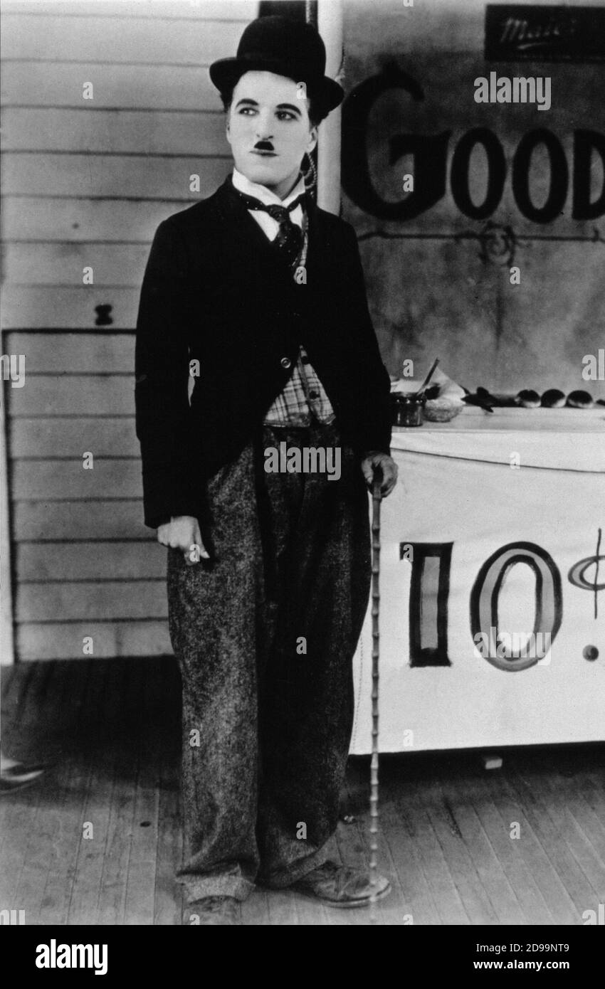 1928 : The silent movie actor and movie director CHARLES CHAPLIN ( 1889 -  1977 ) . Charlie Chaplin's 1928 Academy Award winning silent film THE  CIRCUS ( Il Circo ) stars