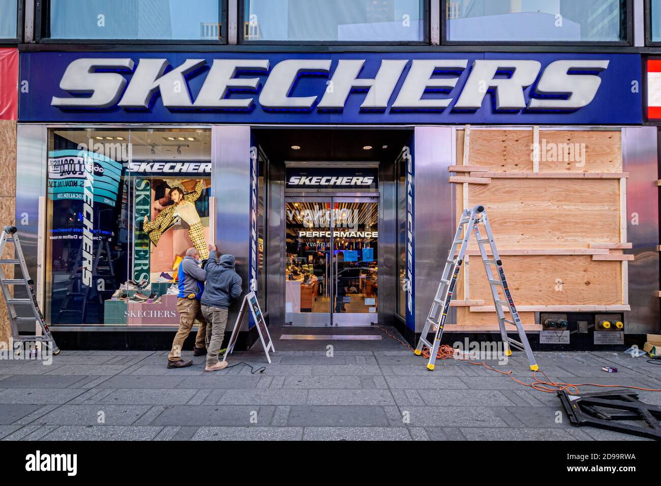 USA. 03rd Nov, 2020. Skechers, one of the many storefront businesses  boarded in Times Square over the fears of looting and violence the  presidential election results may generate. (Photo by Erik McGregor/Sipa