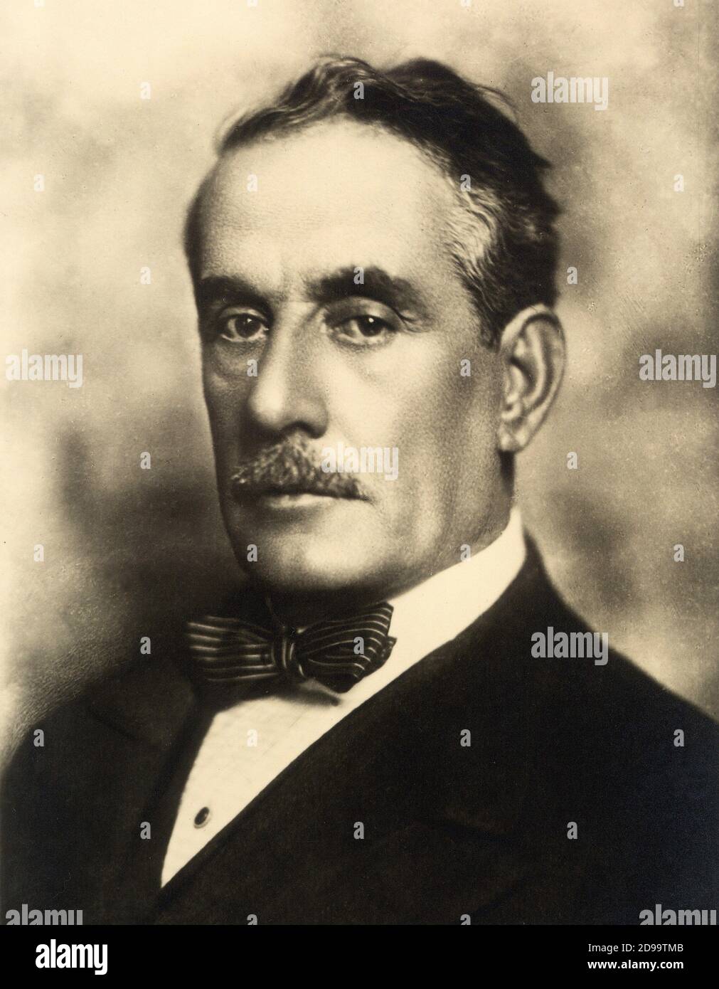 The italian Opera music composer GIACOMO PUCCINI ( 1858 - 1924 ) - MUSICA  CLASSICA - LIRICA - classical - musicista - COMPOSITORE - baffi - moustache  - cravatta papillon - tie ---- Archivio GBB Stock Photo - Alamy