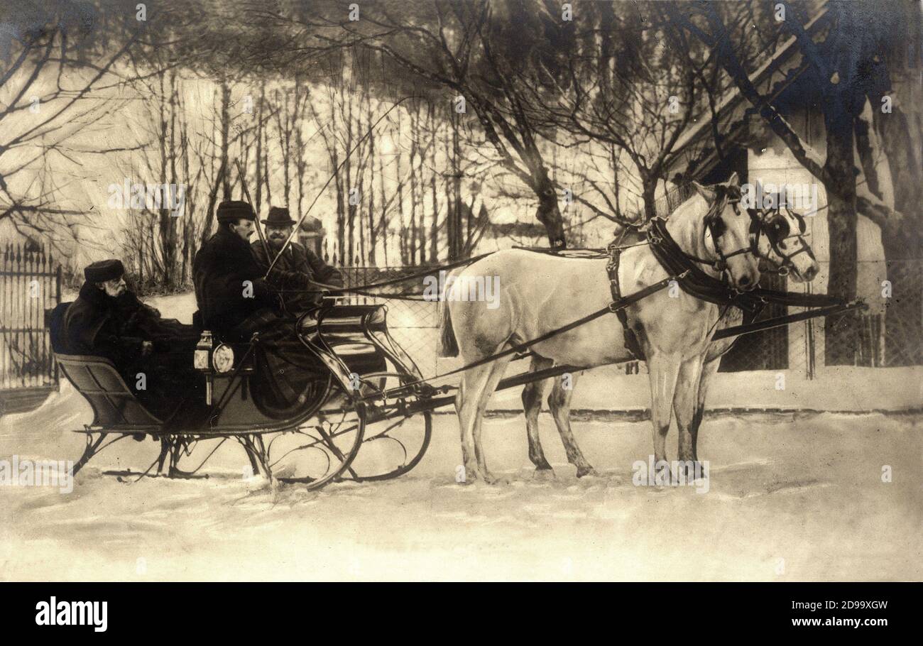 1905 c., AUSTRIA : The austrian  Kaiser  FRANZ JOSEF  ( 1830 - 1916 ) , Emperor of Austria , King of Hungary - ABSBURG - ASBURG - ASBURGO - NOBILITY - NOBILI - Nobiltà  - REALI - ROYALTY -  slitta da neve - sleigh - sledge snow -  cavallo bianco - cavalli bianchi - white horse - coach - FRANCESCO GIUSEPPE d'Austria - Impero Austro-Ungarico - ASBURGO - ABSBURGO - ABSBURG - ASBURG - ----  Archivio GBB Stock Photo