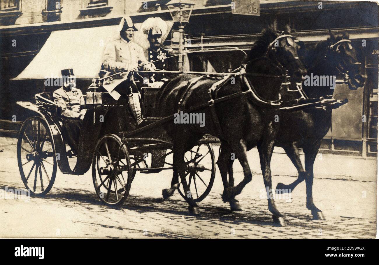 1905 c, AUSTRIA . : The austrian  Kaiser  FRANZ JOSEF  ( 1830 - 1916 ) , Emperor of Austria , King of Hungary .- ABSBURG - ASBURG - ASBURGO - NOBILITY - NOBILI - Nobiltà - REALI - ROYALTY - divisa militare - military uniform - cocchio - carrozza - carriage - cavallo nero  - cavalli neri - black  horse - coach - FRANCESCO GIUSEPPE d'Austria - Impero Austro-Ungarico - ASBURGO - ABSBURGO - ABSBURG - ASBURG - ----  Archivio GBB Stock Photo