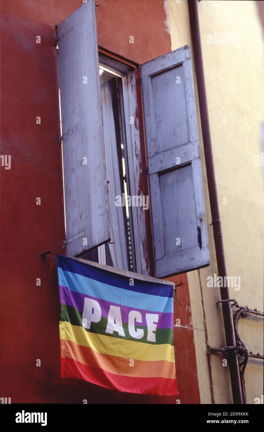 2003 , february , BOLOGNA  :  Iraqui War , the pacifist rainbow flag at window -   bandiera pacifista alla finestra - PACE - PEACE flag at window - PACIFISMO - PACIFISM - Guerra in IRAQ --- Photo by Giovanbattista BRAMBILLA ----  Archivio GBB Stock Photo