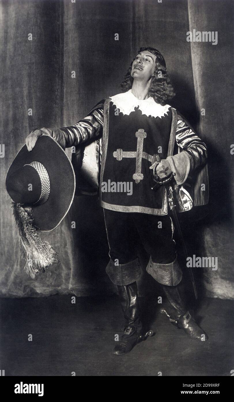 NUNZIO FILOGAMO ( 20 september 1902 - 24 january 2002 Bagnolo Piemonte ,  Cuneo ) as Aramis in the 1934 radio-play for italian EIAR edition of I  QUATTRO MOSCHETTIERI by Nizza &