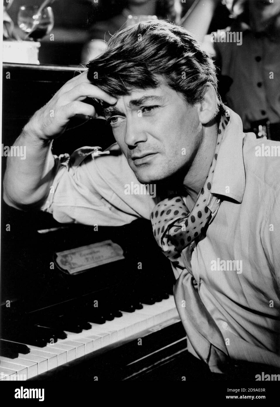 1948 , FRANCE : The french movie actor JEAN MARAIS  ( 1913 - 1998 ) in LES PARENTES TERRIBLES ( The Storm Within - I parenti terribili )  by Jean Cocteau - MOVIE - FILM - CINEMA - foulard - casual man shirt - camicia uomo casual - tie - cravatta - piano - pianoforte - thinker - pensatore - preoccupato - preoccupazione - ricerca d' ispirazione - worried - troubled - worry - care - tie - cravatta - blond man hair - uomo capelli biondi - biondo - TEATRO - THEATRE  ----  Archivio GBB Stock Photo