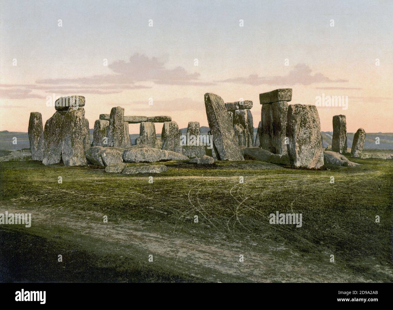 1895 ca , STONEHENGE , SALISBURY, GREAT BRITAIN  :  The STONEHENGE at Salisbury Plain  . Photochrome , Chicago , USA - monument - monumento - pietra - pietre - stones - DIOLMEN - MENHIR - ARCHEOLOGIA - ARCHEOLOGY - PREISTORIA - FOTO STORICHE - HISTORY - GEOGRAFIA - GEOGRAPHY -  ARCHITECTURE - ARCHITETTURA -    - FOTO STORICA - STORICHE - HISTORY - GEOGRAPHY - GEOGRAFIA - UK   ----  Archivio GBB Stock Photo