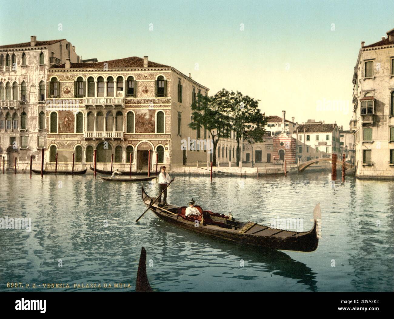 1895 ca. , ISOLA DI MURANO , VENEZIA ,  ITALY : The  Da Mula Palace . PALAZZO DA MULA . Photocrom print colors edited by Detroit Publishing Co.  -  VENICE - VENETO -  ITALIA - FOTO STORICHE - HISTORY - GEOGRAFIA - GEOGRAPHY  - ARCHITETTURA - ARCHITECTURE  -     - ARTS - ARTE - gondola - canale - ISLE   ----  Archivio GBB Stock Photo
