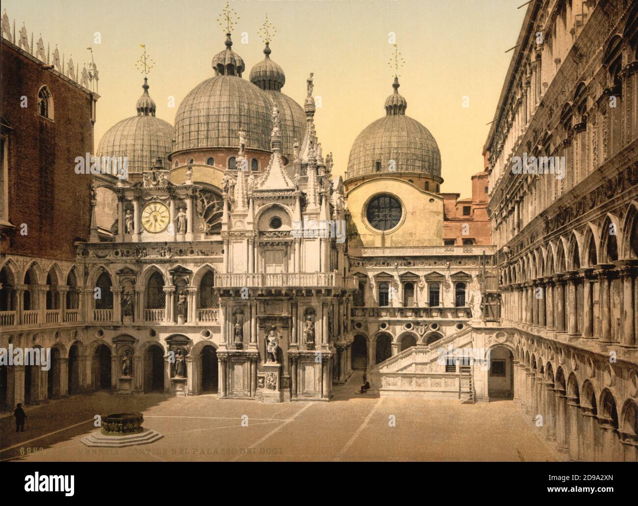 1895 ca. , VENEZIA ,  ITALY : Cortile and Scala dei Giganti ,  PALAZZO DUCALE . Photochrom print colors edited by Detroit Publishing Co.  -  VENICE - VENETO -  ITALIA - FOTO STORICHE - HISTORY - GEOGRAFIA - GEOGRAPHY  - ARCHITETTURA - ARCHITECTURE  -     - ARTS - ARTE - OTTOCENTO - 800's - '800 - VENETO - SAN MARCO    ----  Archivio GBB Stock Photo