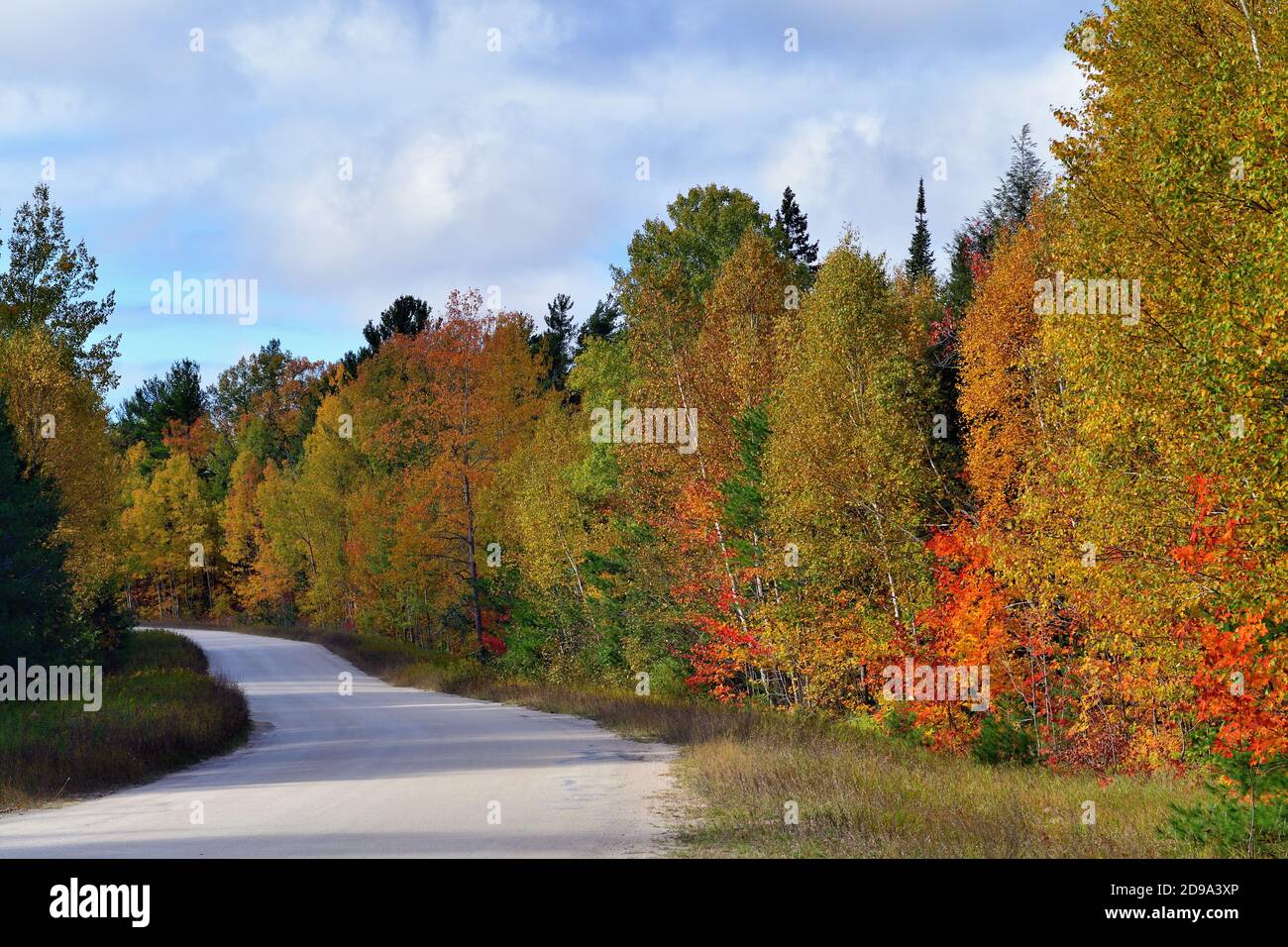 Paradise, Michigan, USA. Fall descends on a stretch of empty highway in the Upper Peninsula of Michigan. Stock Photo