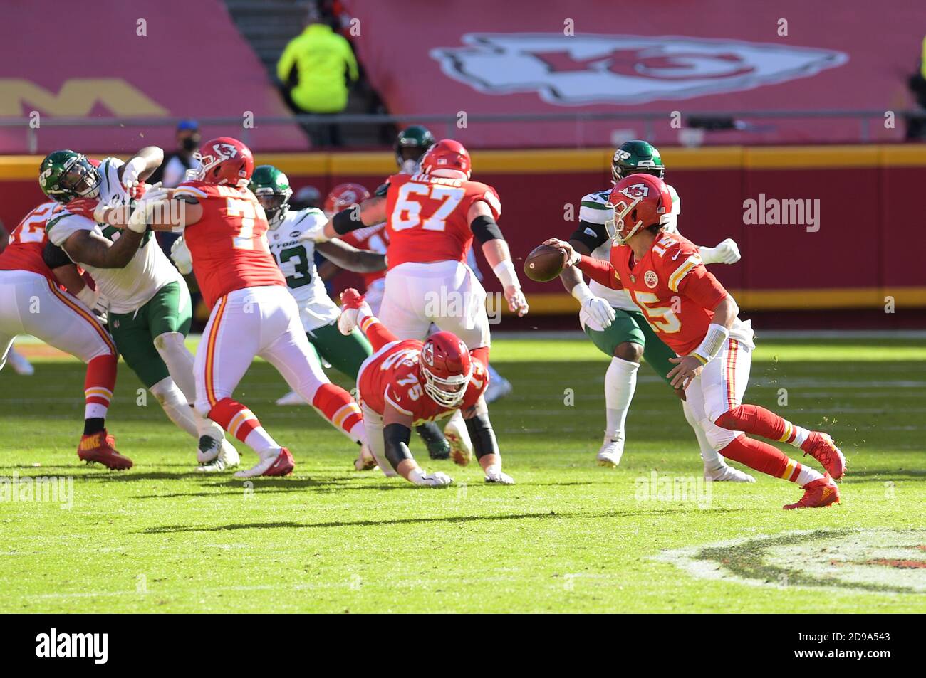 Kansas City, Missouri, USA. 01st Nov, 2020. Kansas City Chiefs quarterback Patrick Mahomes (15) scrambles from the pocket during the NFL Football Game between the New York Jets and the Kansas City Chiefs at Arrowhead Stadium in Kansas City, Missouri. Kendall Shaw/CSM/Alamy Live News Stock Photo