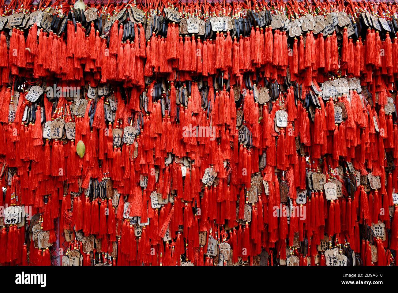 Mentougou, Mentougou, China. 4th Nov, 2020. CHINA-Nowadays, almost all famous and non-famous scenic spots are equipped with points for selling wishing CARDS and concentric locks, and special and eye-catching positions are set for hanging and putting. The price will also vary according to the level of scenic spots.The unique scenery line also adds a bit of vitality to the scenic spot. Credit: SIPA Asia/ZUMA Wire/Alamy Live News Stock Photo
