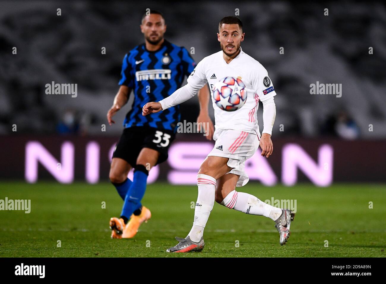 Реал мадрид интер. Турецкий футболист интера кахлахонглу номер. Реал мадрид интер майами. Барселона интер майами. Фк палермо старая розовая форма.