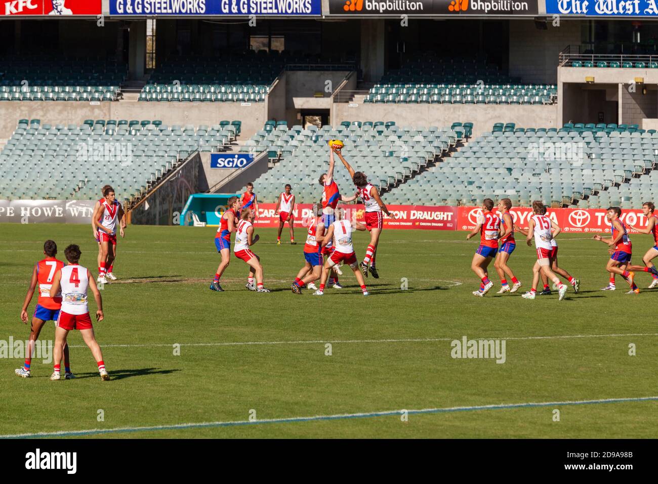 Australian rules football hires stock photography and images Alamy