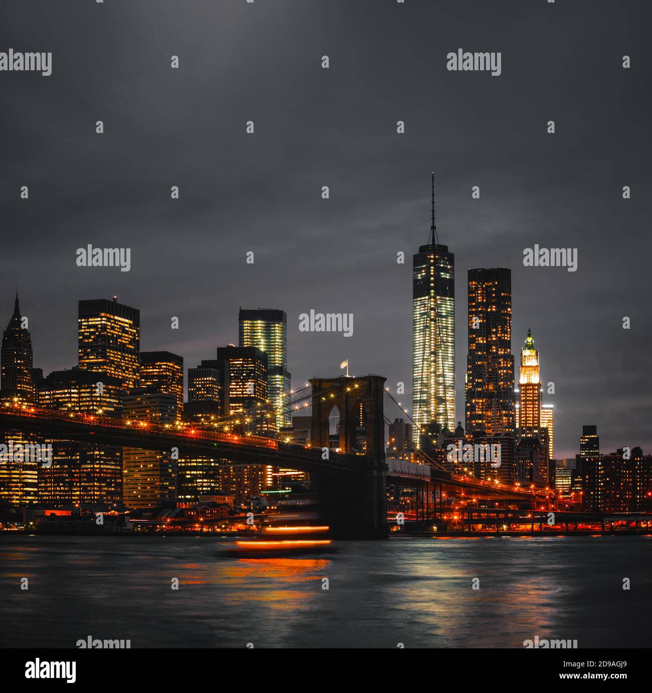 New York City view of Brooklyn Bridge, East River and Manhattan at ...