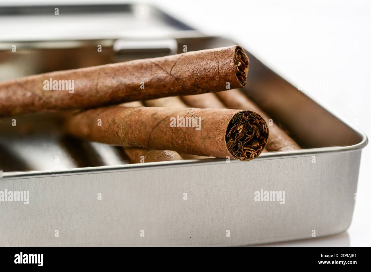 Tobacco can hi-res stock photography and images - Alamy