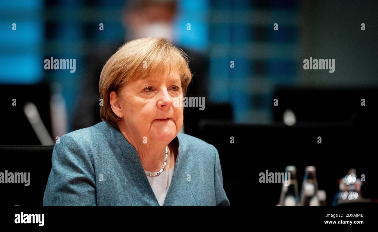 Berlin, Germany. 04th Nov, 2020. Chancellor Angela Merkel (CDU) attends the meeting of the Federal Cabinet in the Federal Chancellery. Topics of the meeting will include an amendment to the Federal Hunting Act and a bill to mobilise building land. Credit: Kay Nietfeld/dpa pool/dpa/Alamy Live News Stock Photo