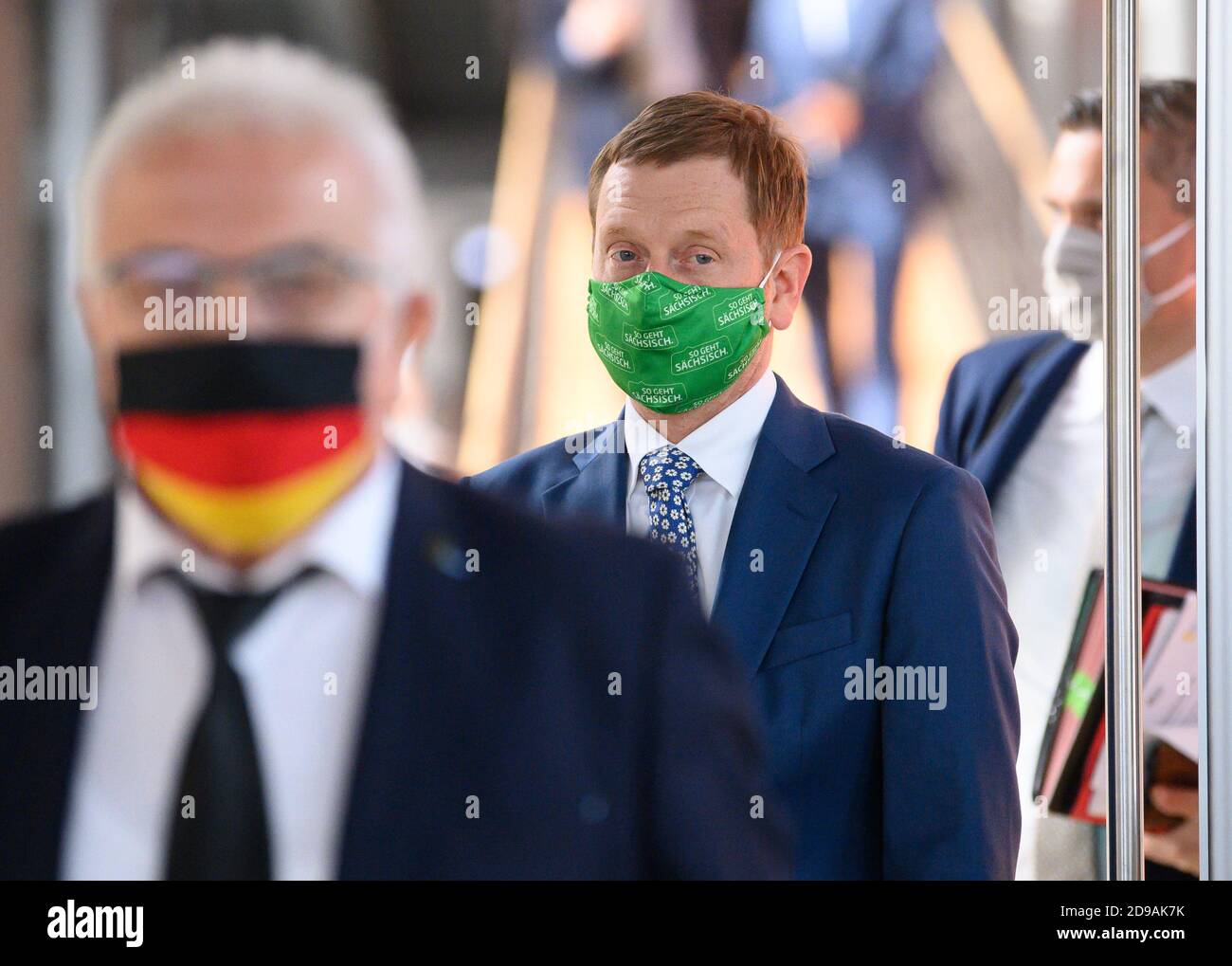 Dresden, Germany. 04th Nov, 2020. Michael Kretschmer (CDU), Prime Minister of Saxony, comes to the plenary hall before the start of the session of the Saxon state parliament and his government declaration on the Corona pandemic. Credit: Robert Michael/dpa-Zentralbild/dpa/Alamy Live News Stock Photo