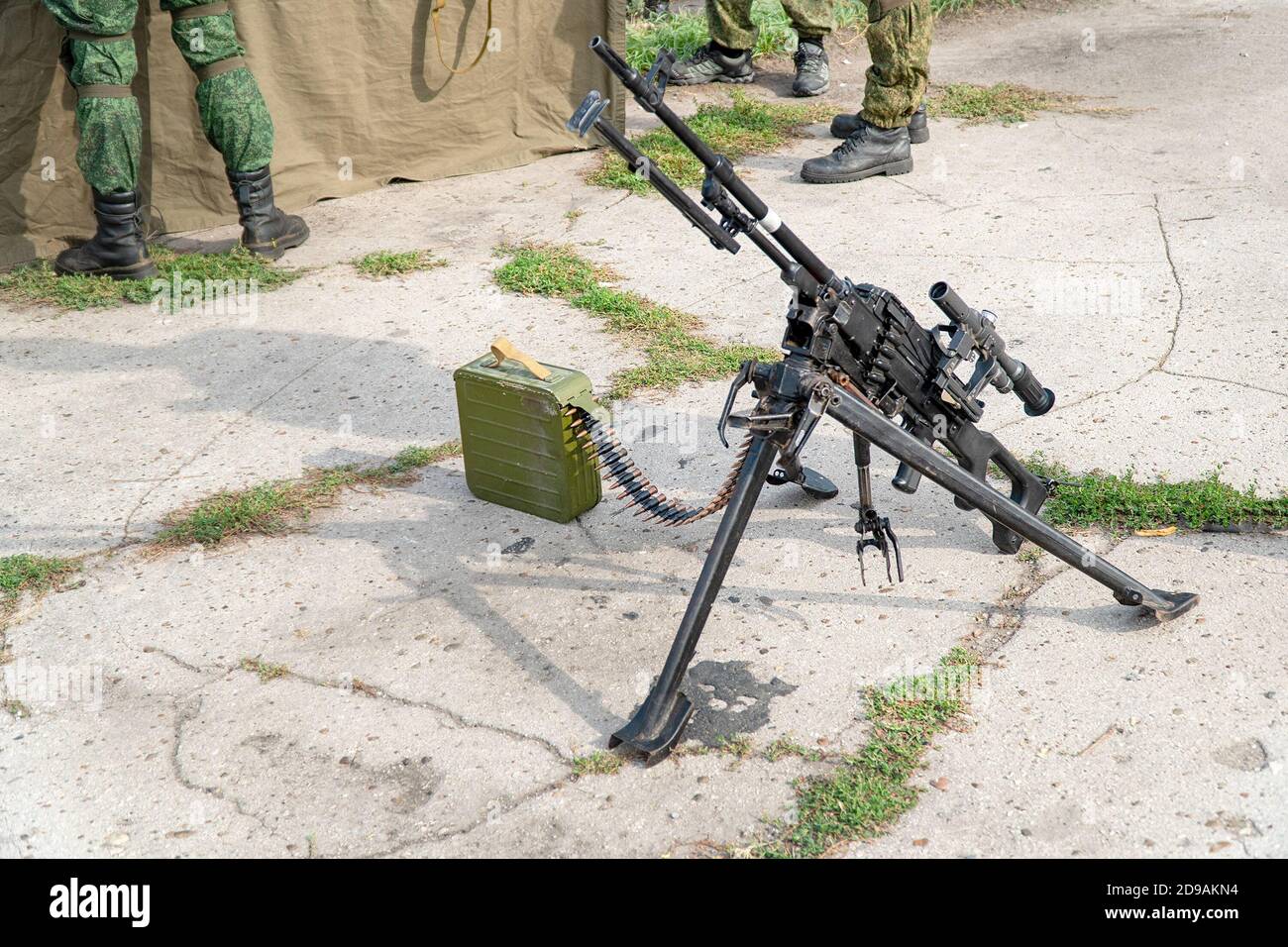 A light machine gun on bipod with telescopic sights Stock Photo Alamy