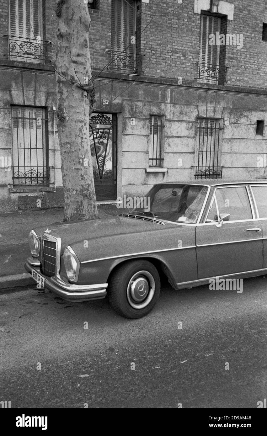 PARIS STREET CAR PHOTOGRAPHY - MERCEDES BERLINE PARKED IN THE STREET - PARIS VINTAGE- BLACK AND WHITE SILVER FILM © F.BEAUMONT Stock Photo