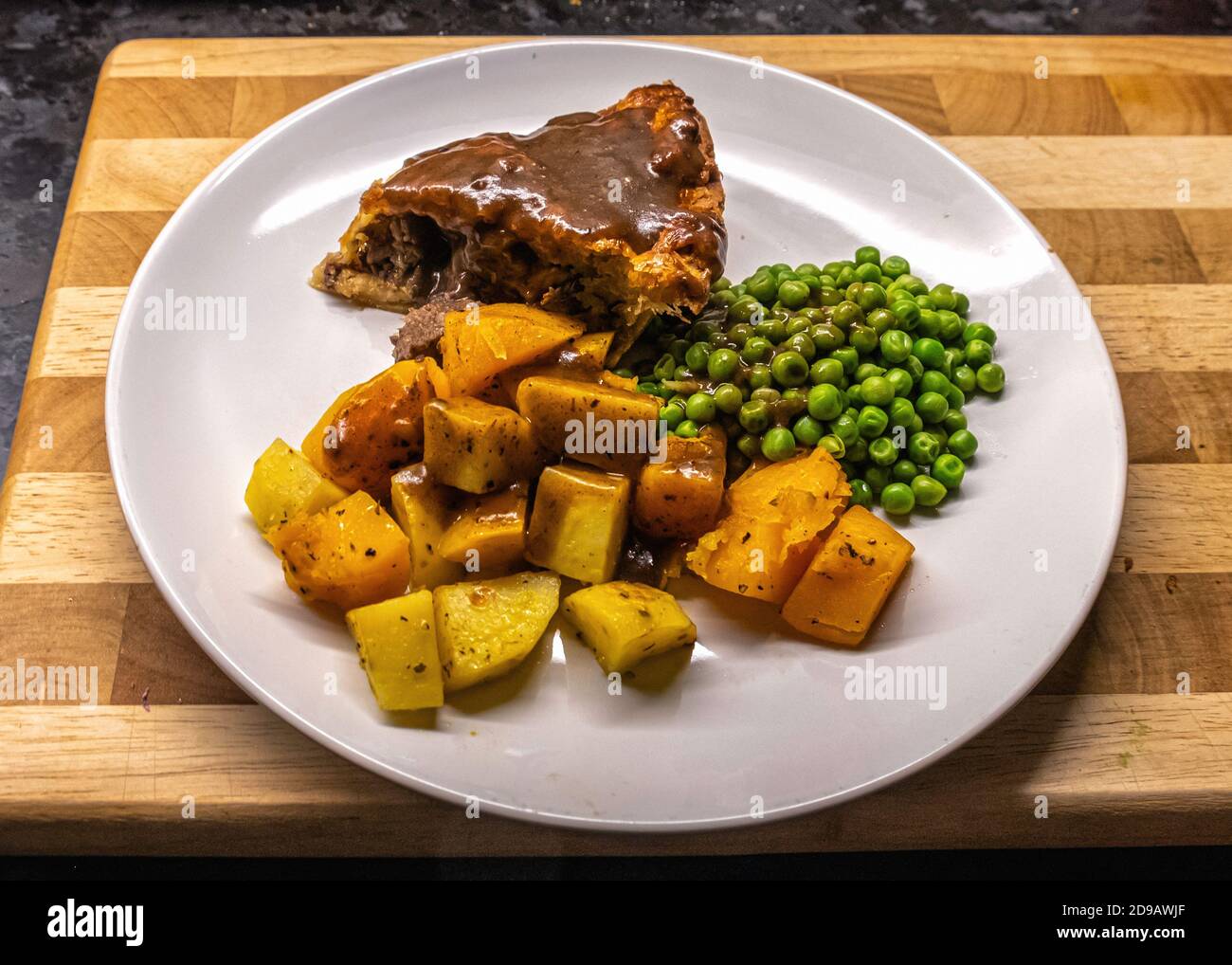 Beef and mushroom pie hi-res stock photography and images - Alamy