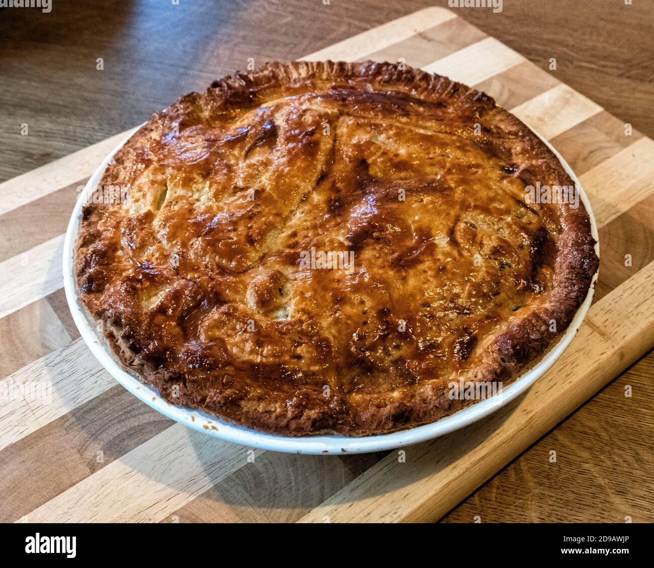 Beef and mushroom pie hi-res stock photography and images - Alamy