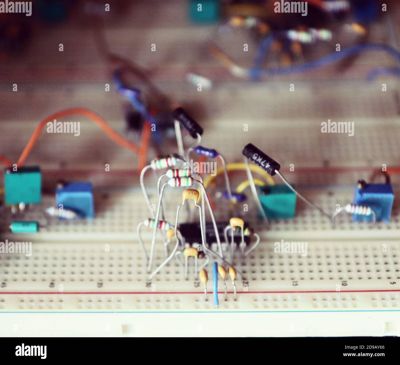 Breadboard circuit hi-res stock photography and images - Alamy