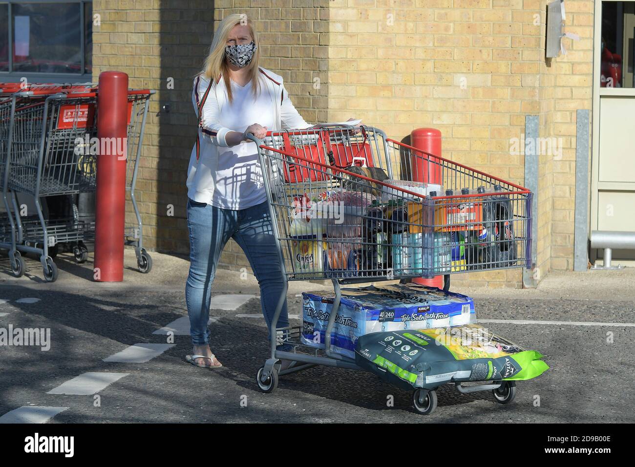 Lakeside Shopping Complex West Thurrock Essex, UK. 4th Nov, 2020. Last