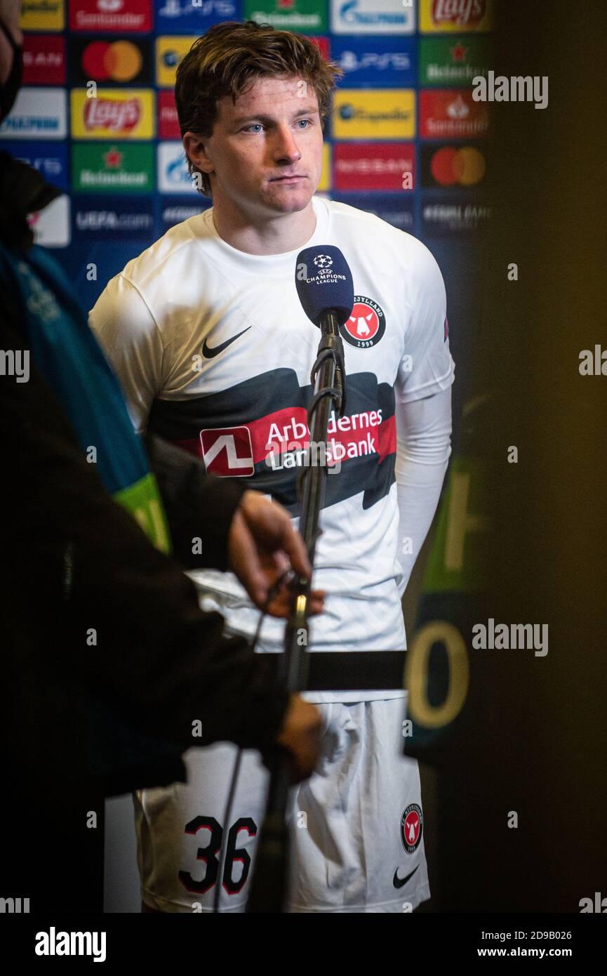 jazz ledningsfri Kollektive Herning, Denmark. 03rd Nov, 2020. Anders Dreyer of FC Midtjylland seen  during a tv-interview after the UEFA Champions League match between FC  Midtjylland and Ajax Amsterdam in Group D at MCH Arena