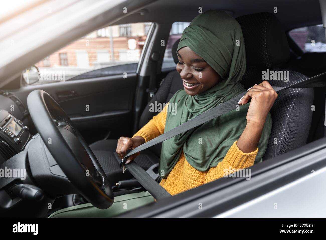 Woman car seatbelt seat belt hi-res stock photography and images - Alamy