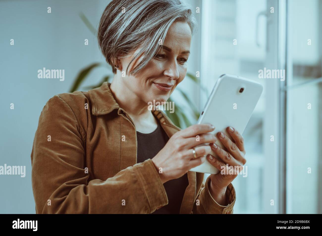 Beautiful mature black woman hi-res stock photography and images - Alamy