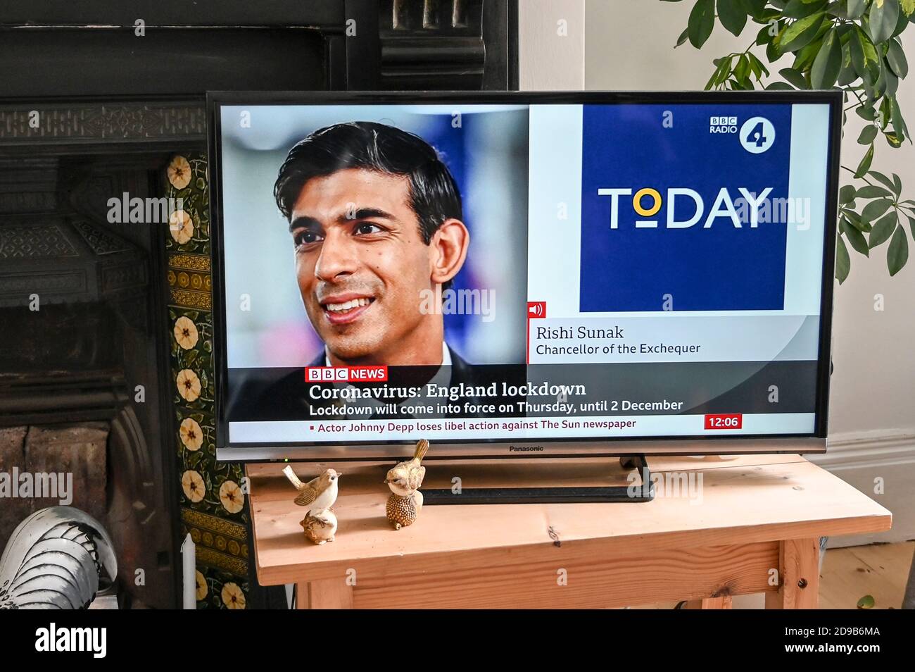 Televised interview with Rishi Sunak, Chancellor of the Exchequer, regarding the announcement of a 'second England Lockdown'; text 'England Lockdown.' Stock Photo