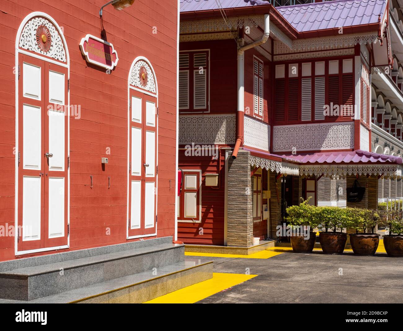 buildings-at-wat-suan-phlu-a-community-temple-in-bang-rak-bangkok