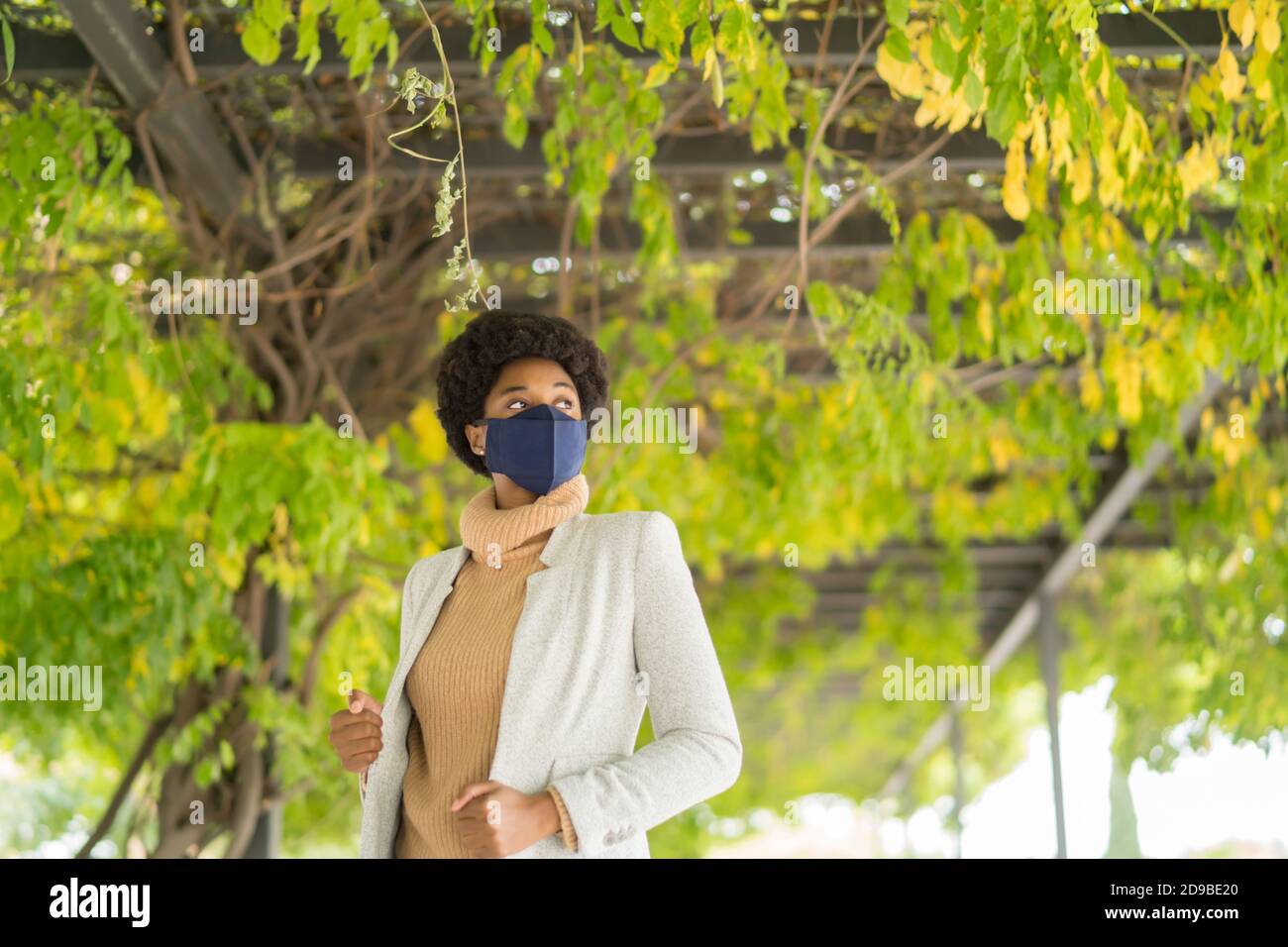 African woman face mask hi-res stock photography and images - Alamy